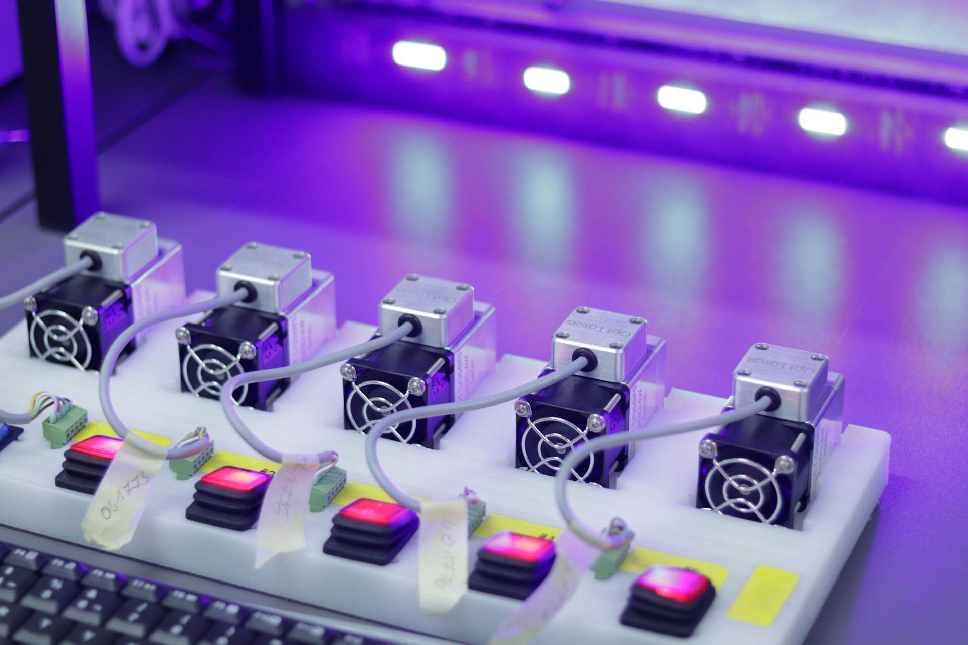 Setup de teste de componentes eletrônicos